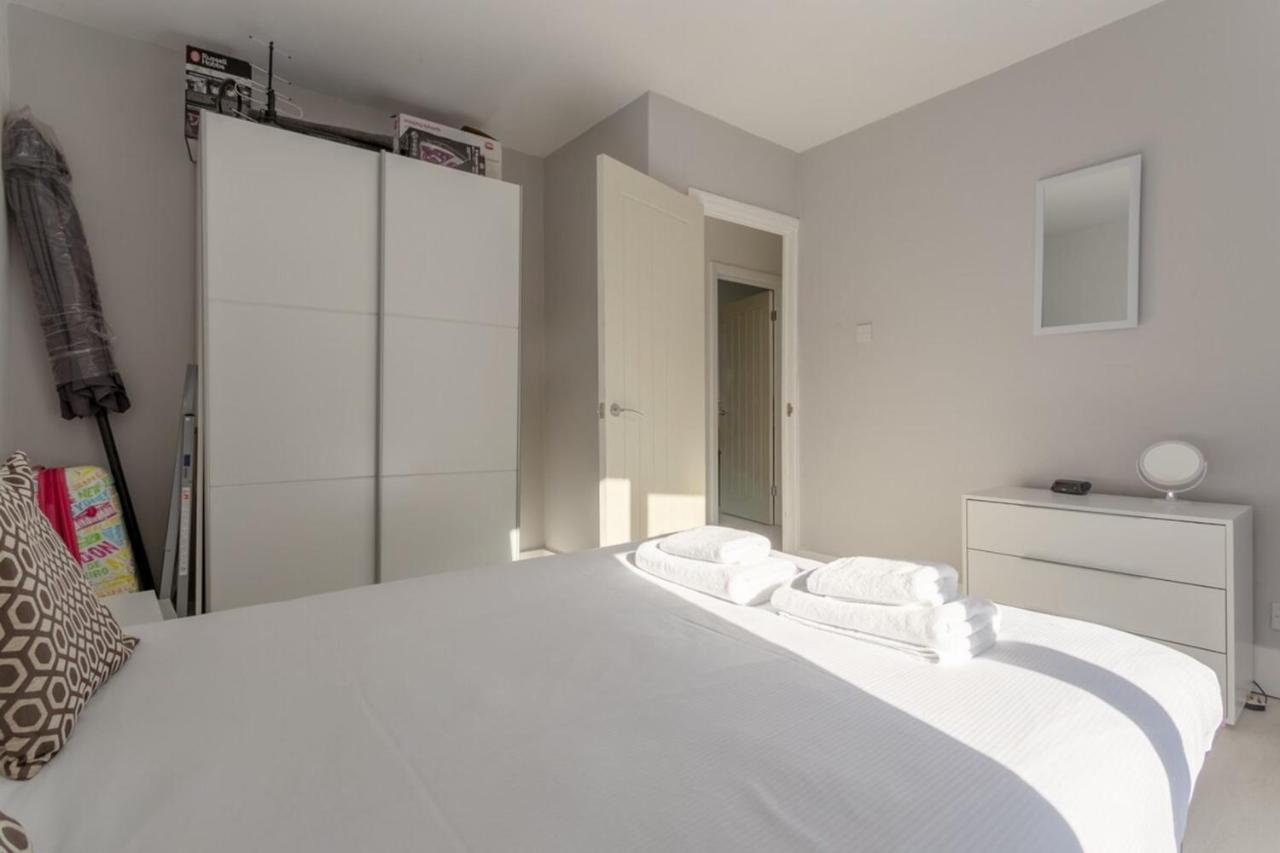 Modern 2 Bedroom In Morden *