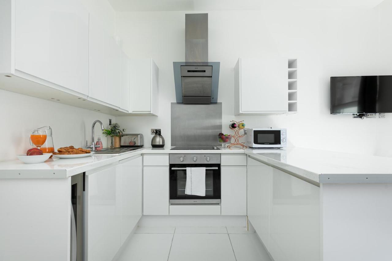 Central Bayswater Apartment