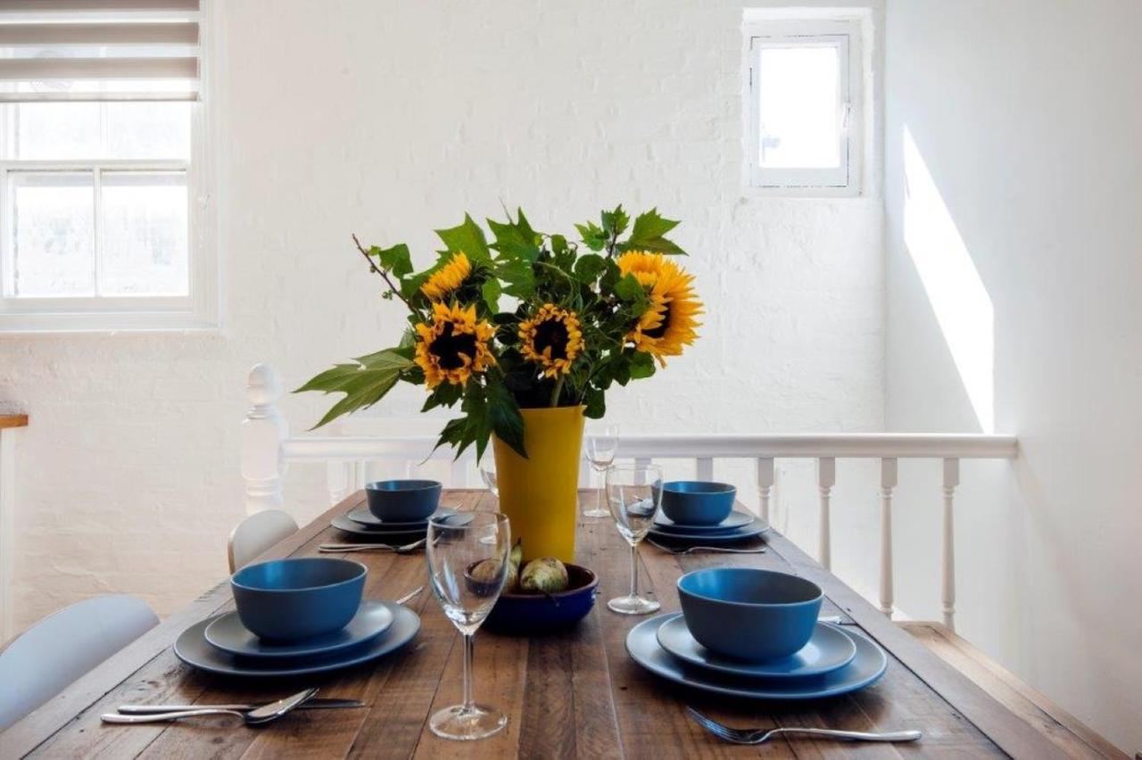 Modern Family In Close To Amenities And Train * London