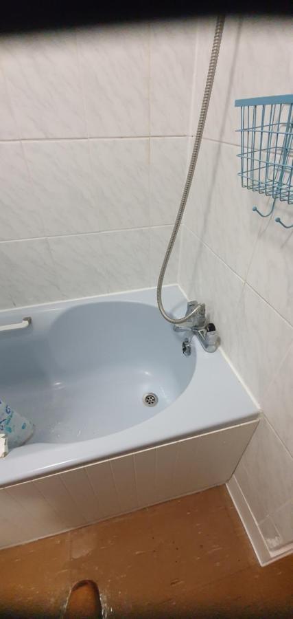 8 Sandringham Court * London
