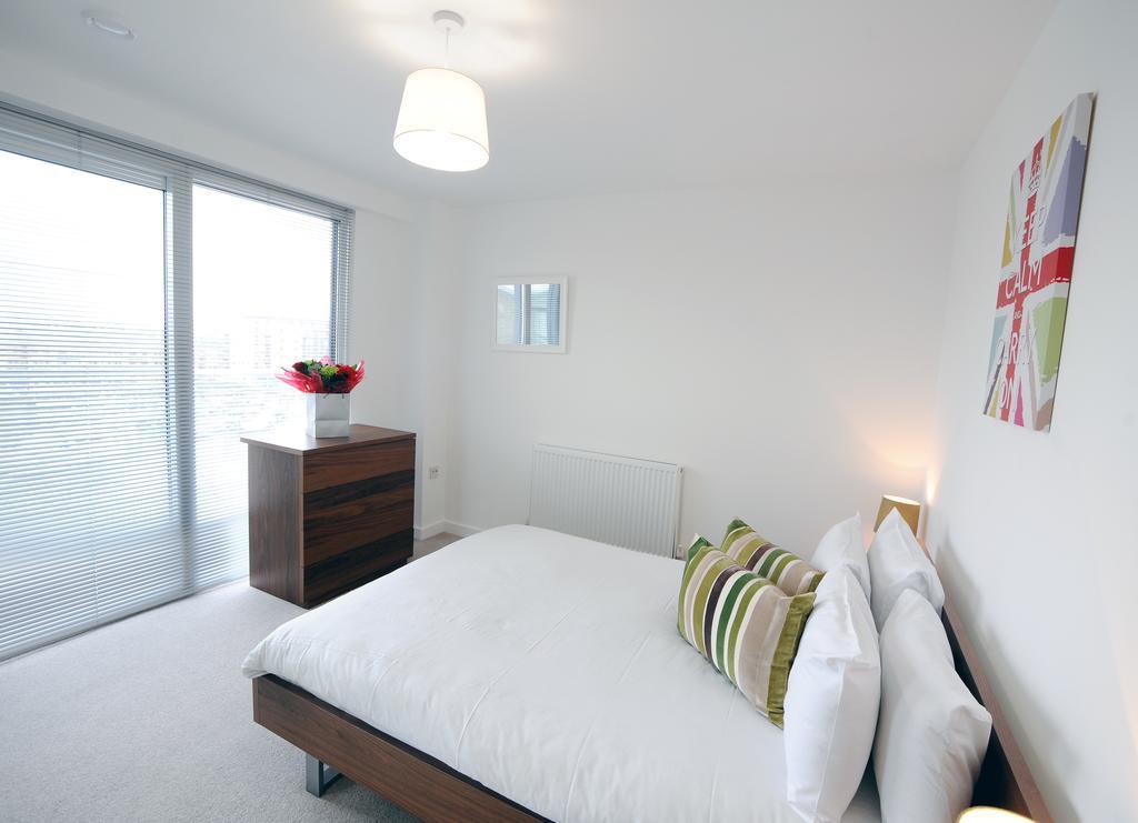 Apple Apartments Limehouse Basin * London