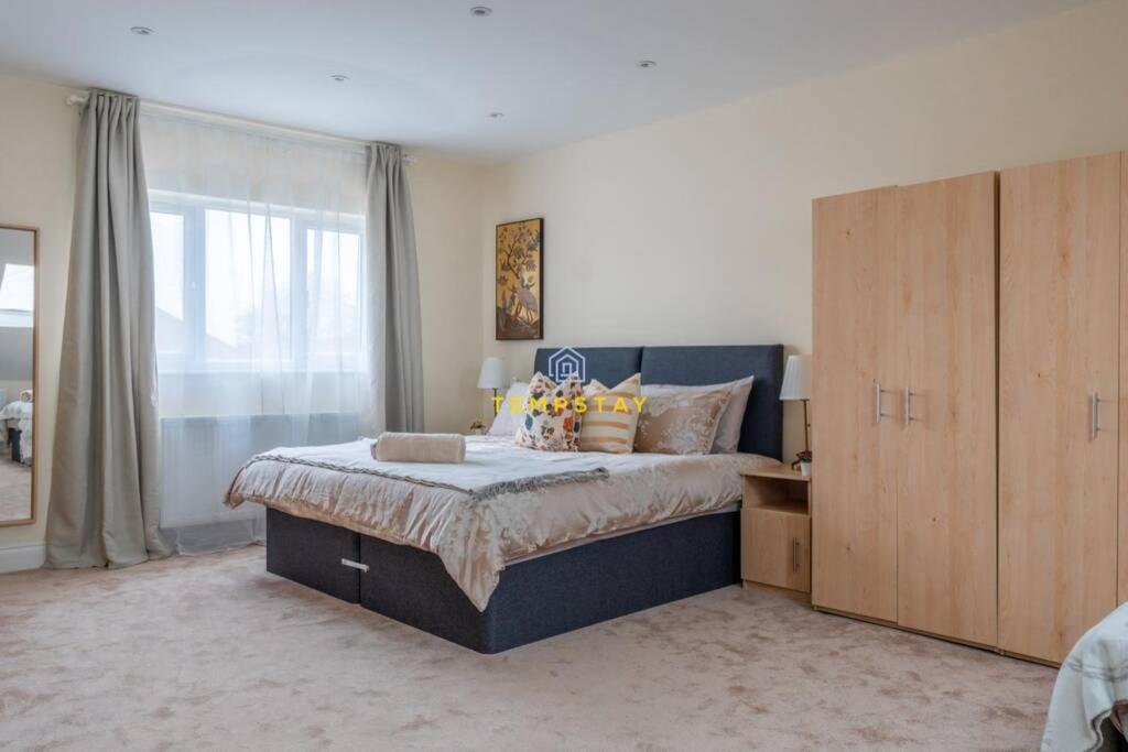 5 Bed/4 Bath At Wembley Stadium & Free Parking Casa de férias *