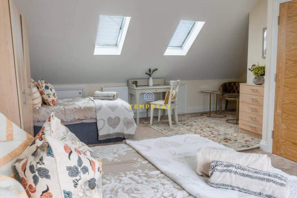 Casa de férias 5 Bed/4 Bath At Wembley Stadium & Free Parking Londres