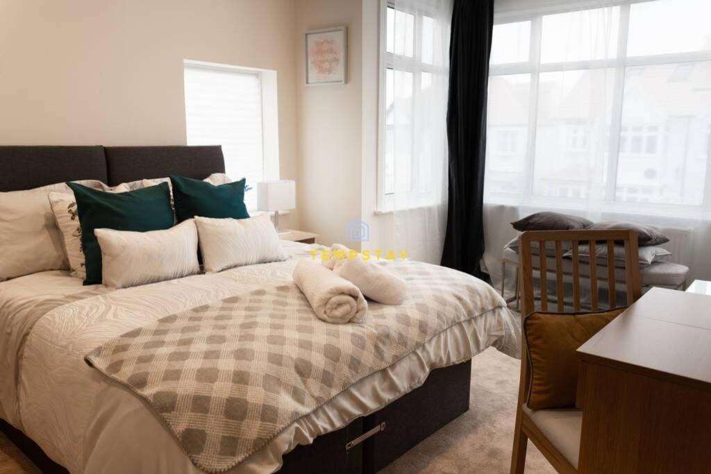 Casa de férias 5 Bed/4 Bath At Wembley Stadium & Free Parking Londres