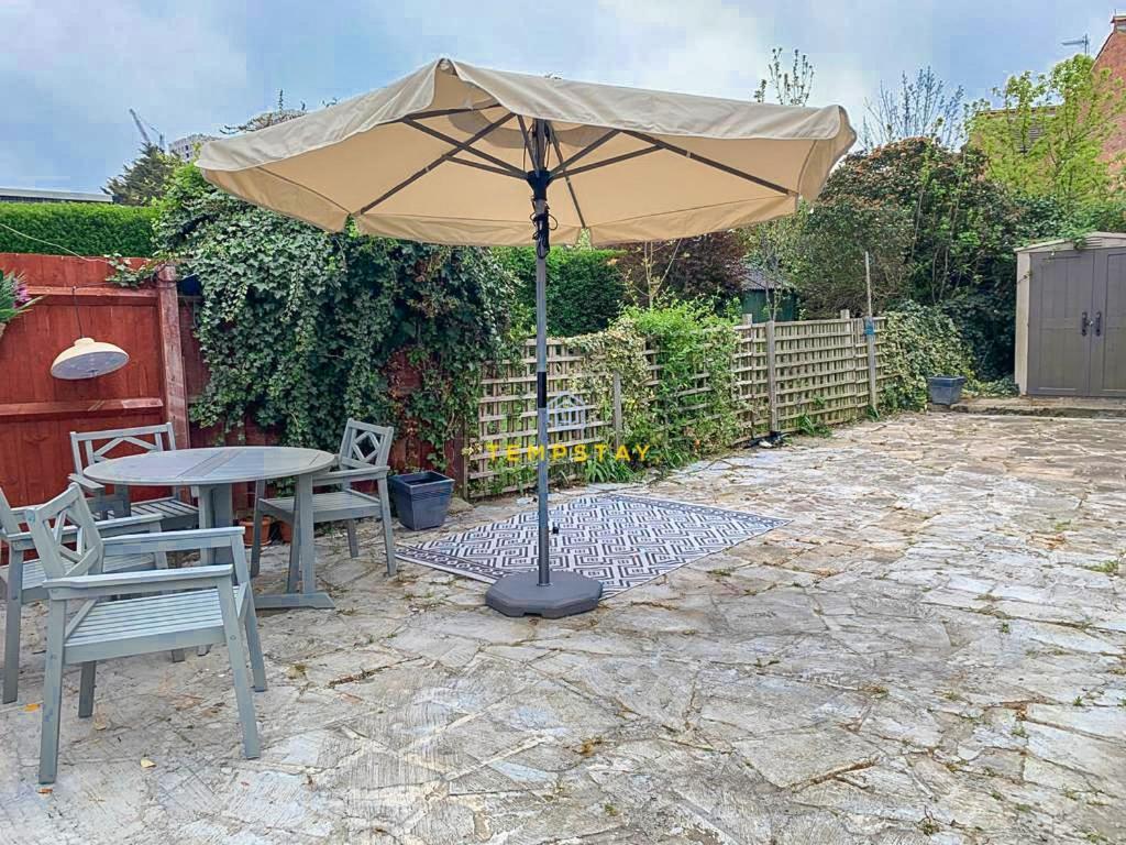 Casa de férias 5 Bed/4 Bath At Wembley Stadium & Free Parking
