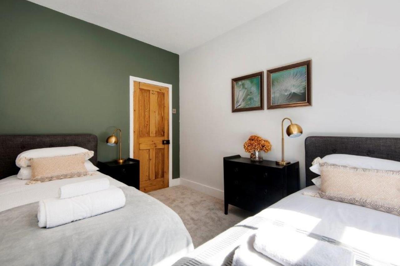 Ferienhaus Modern Family In Close To Amenities And Train