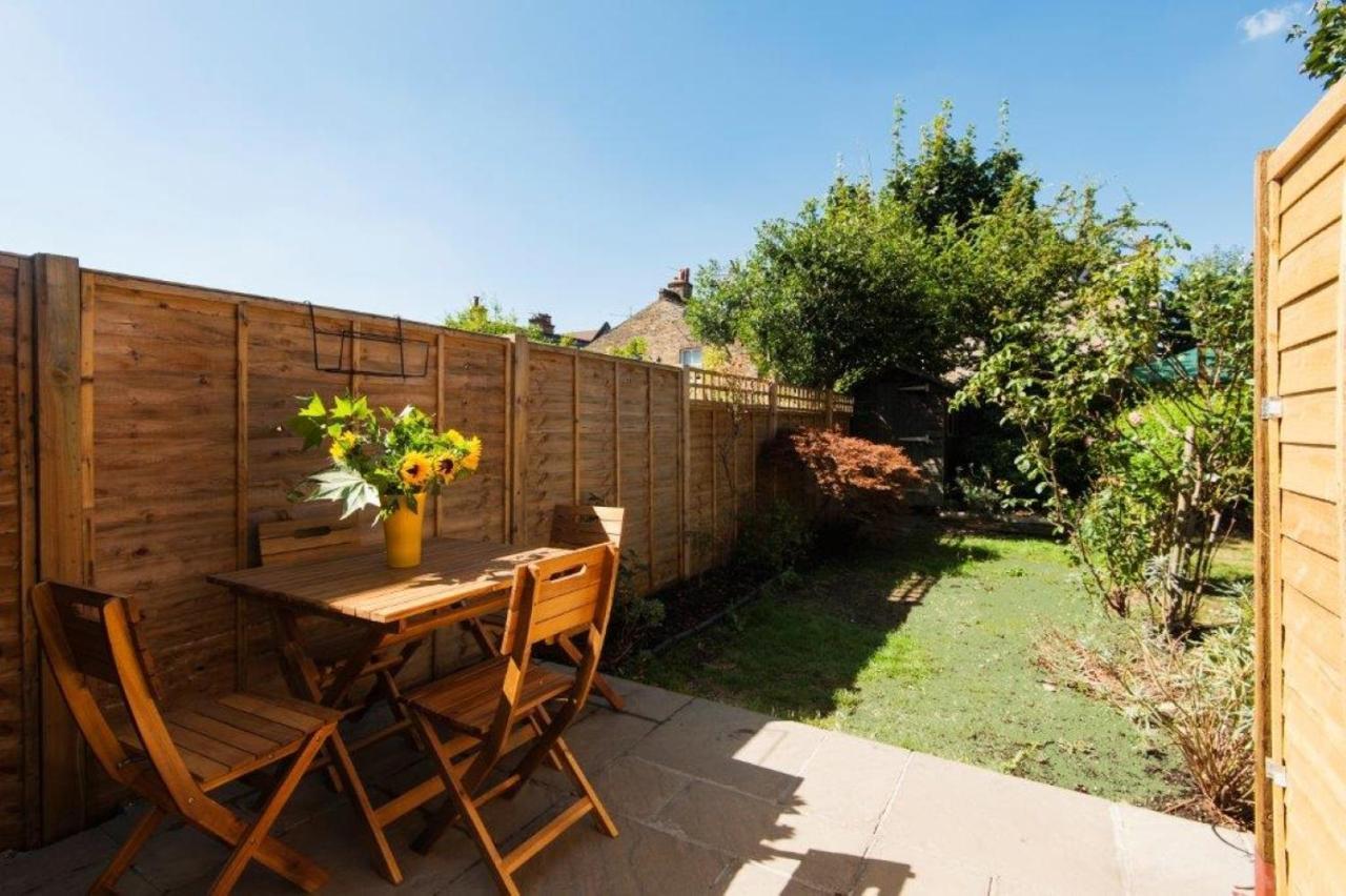 Ferienhaus Modern Family In Close To Amenities And Train London