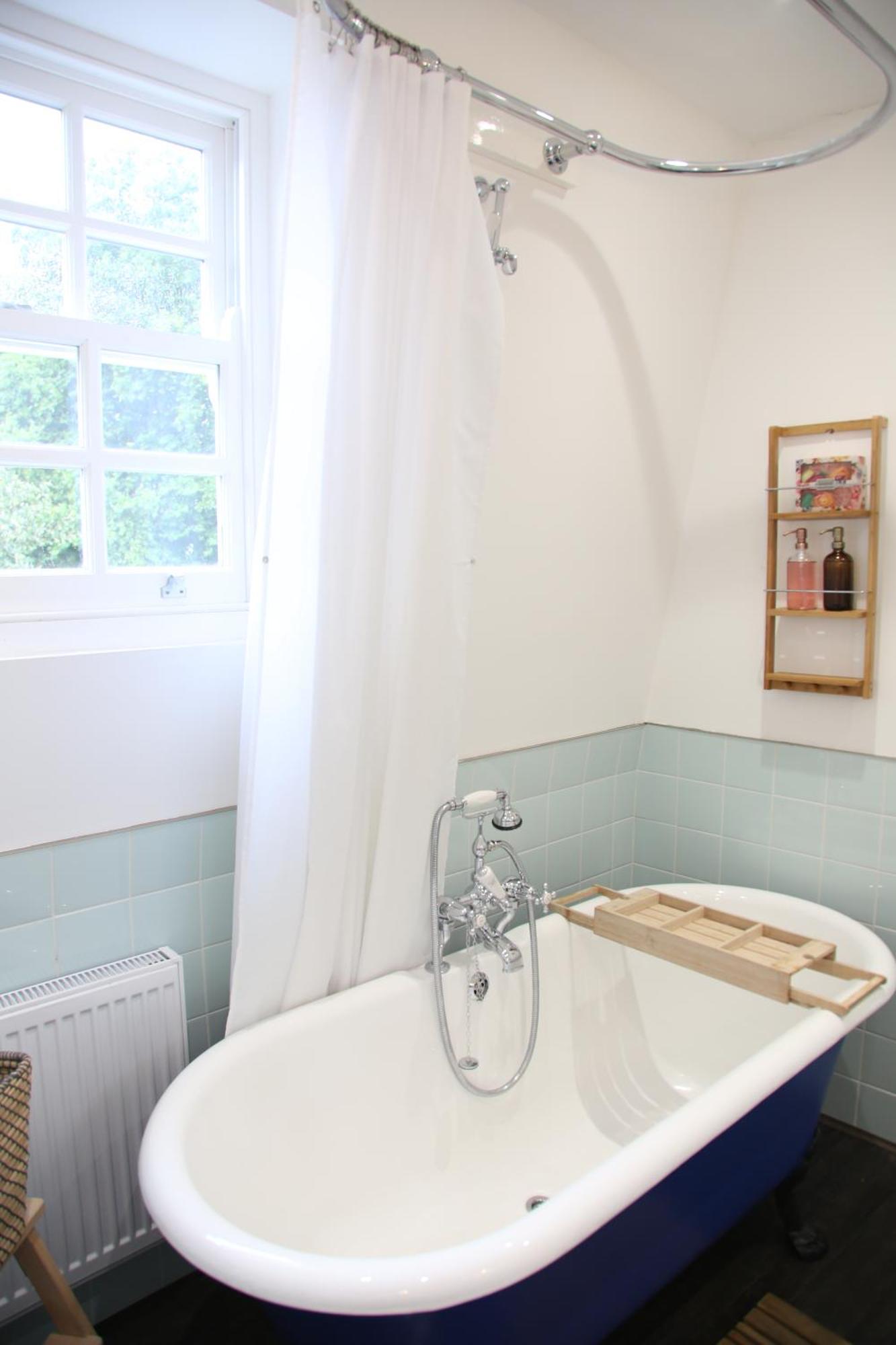 Luxury Bed Just Off The Canal * London