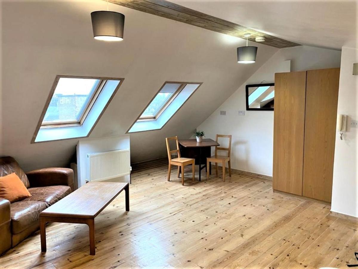 Beautiful With Terrace Near Kentish Town Apartment *