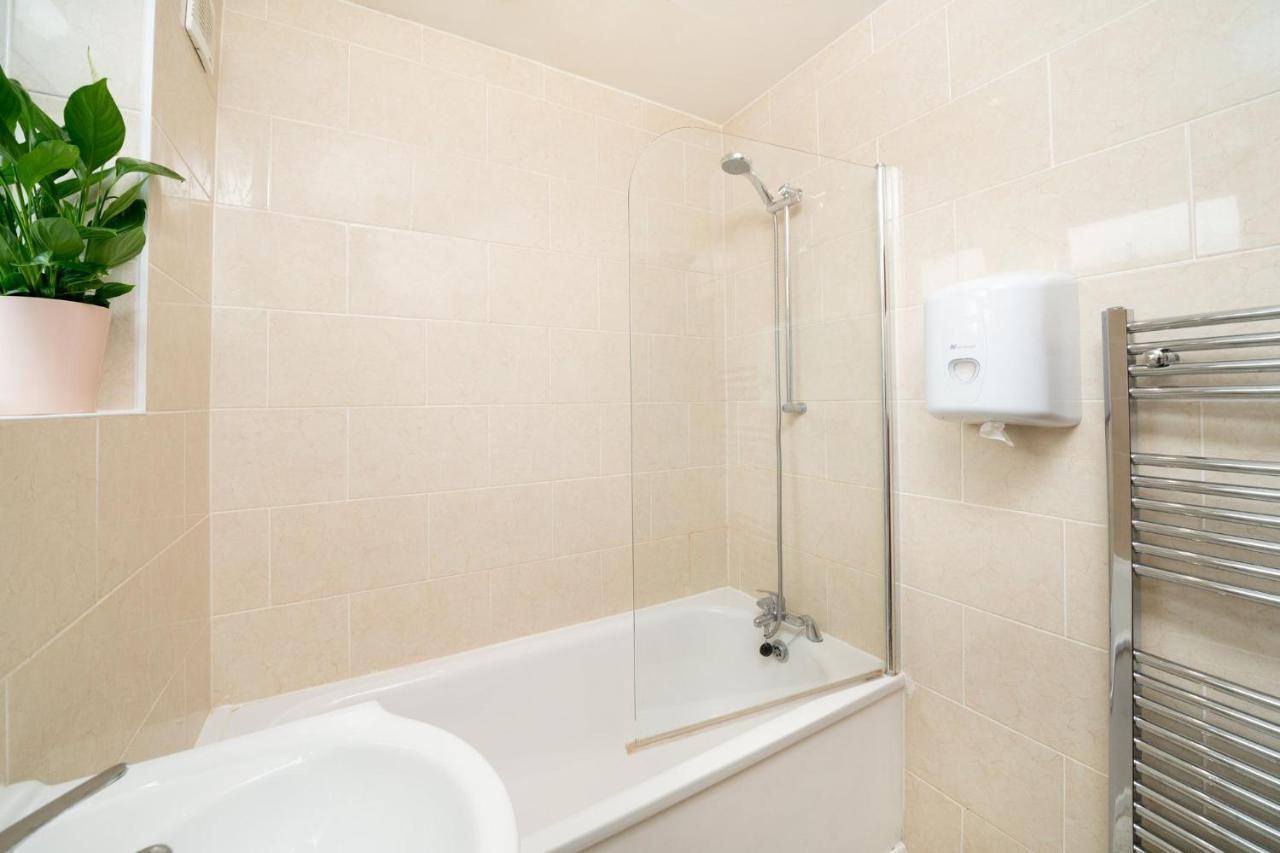 F4 Modern Double Apartment London