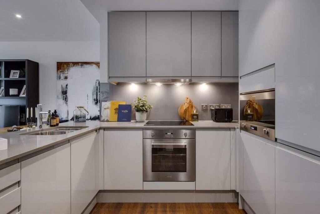 Two Bedroom With Two King Size Bed Apartment *