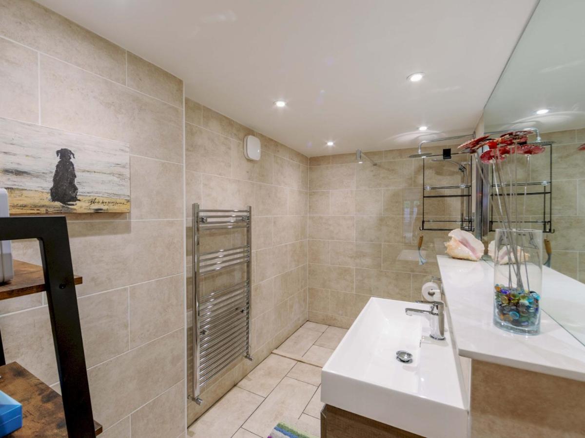 Pass The Keys Recently Renovated 1br Flat With Private Garden In South * London