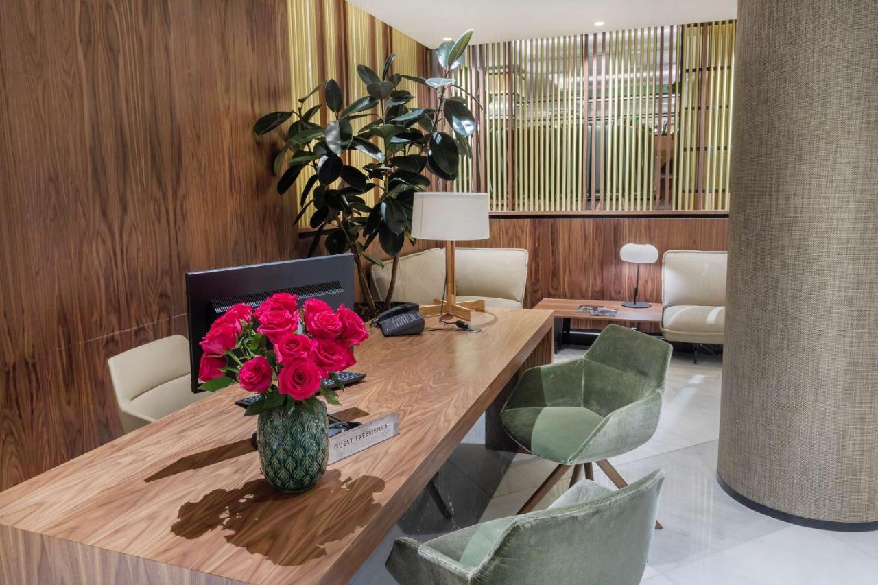 Aparthotel Melia White House 4*