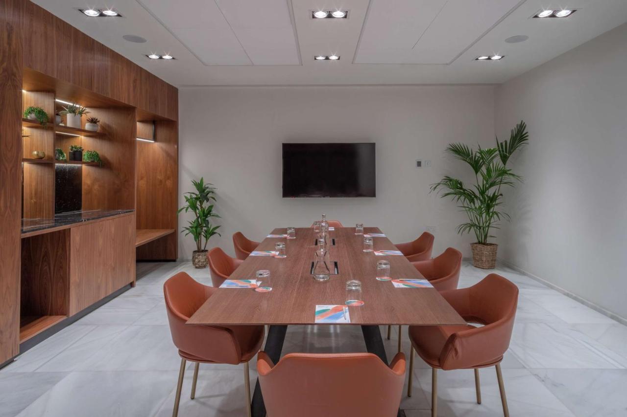 Aparthotel Melia White House 4*