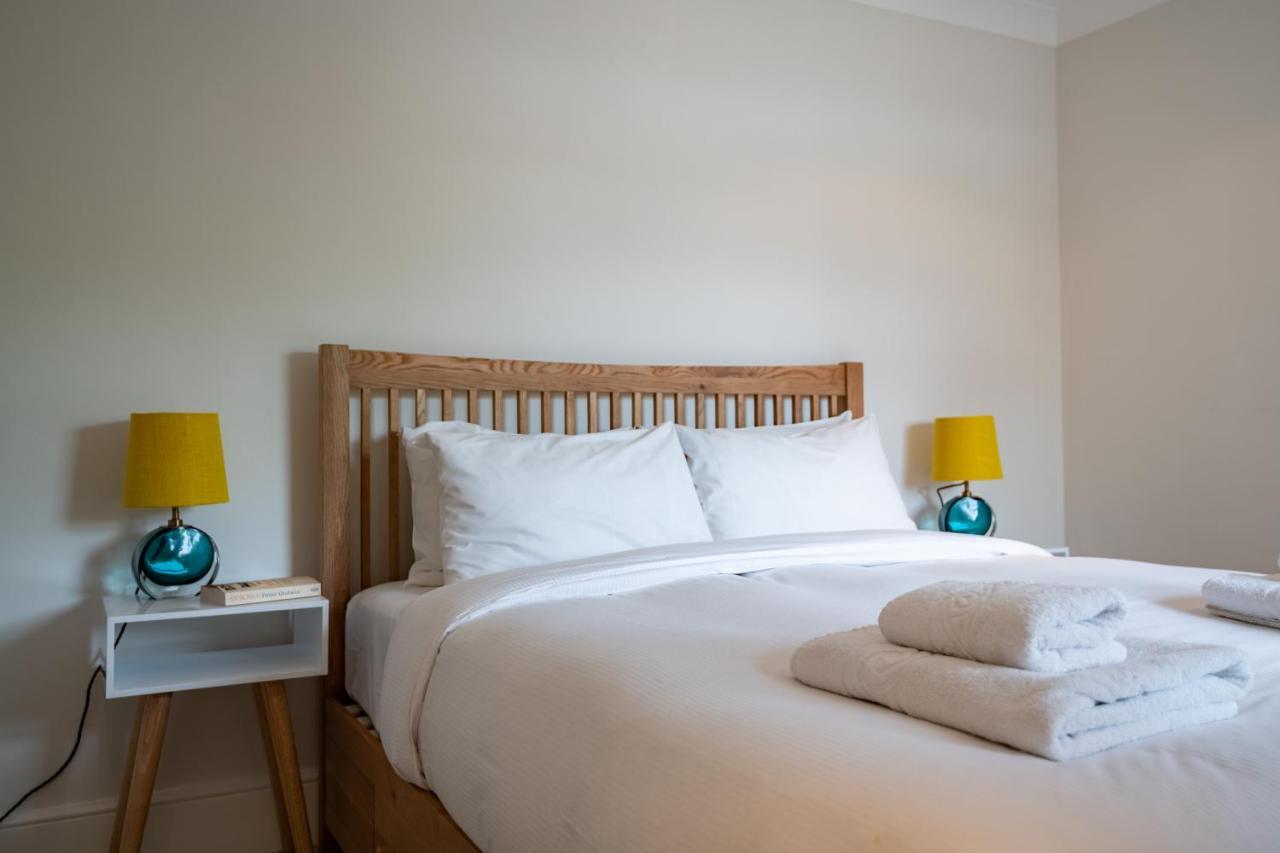 Pleasant Putney Close To The Tube Station By Underthedoormat Apartment London
