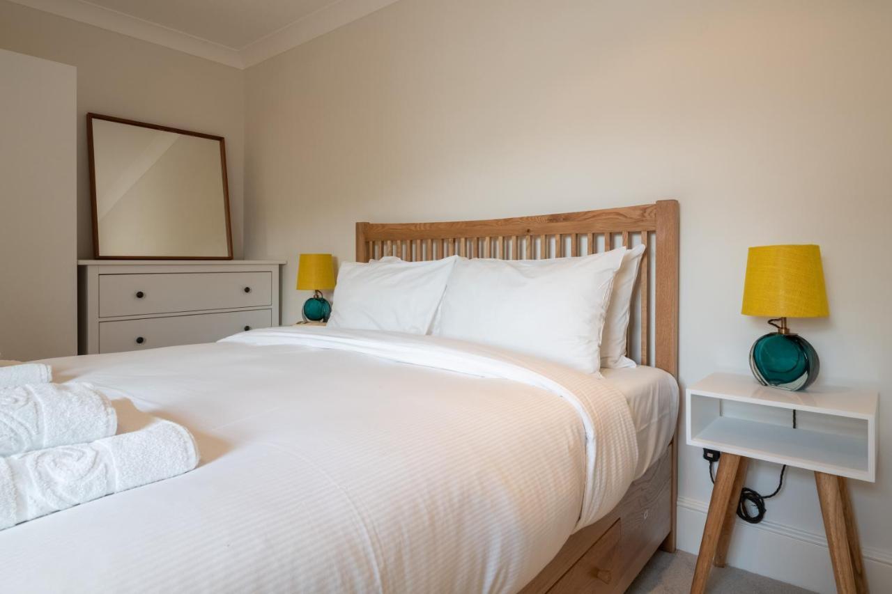 Apartment Pleasant Putney Close To The Tube Station By Underthedoormat *