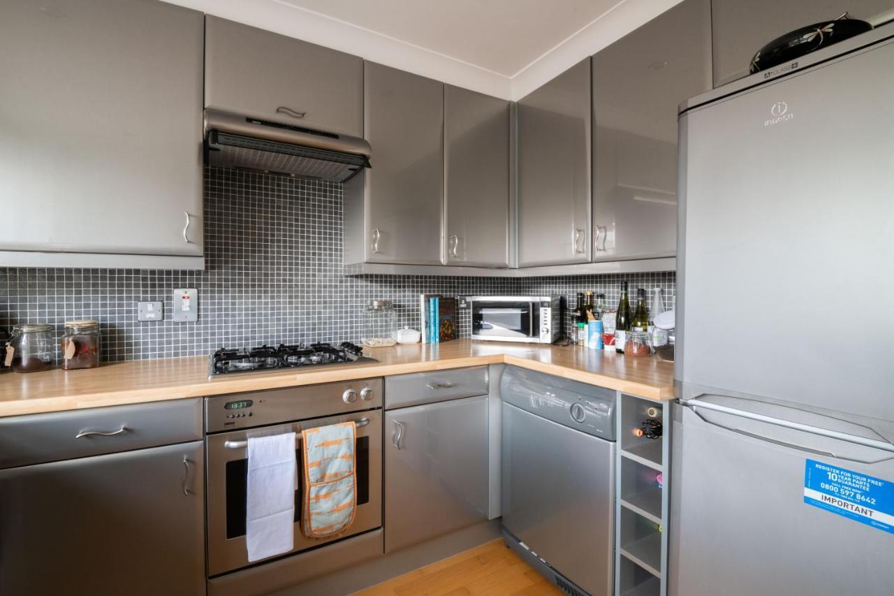 Pleasant Putney Close To The Tube Station By Underthedoormat * London