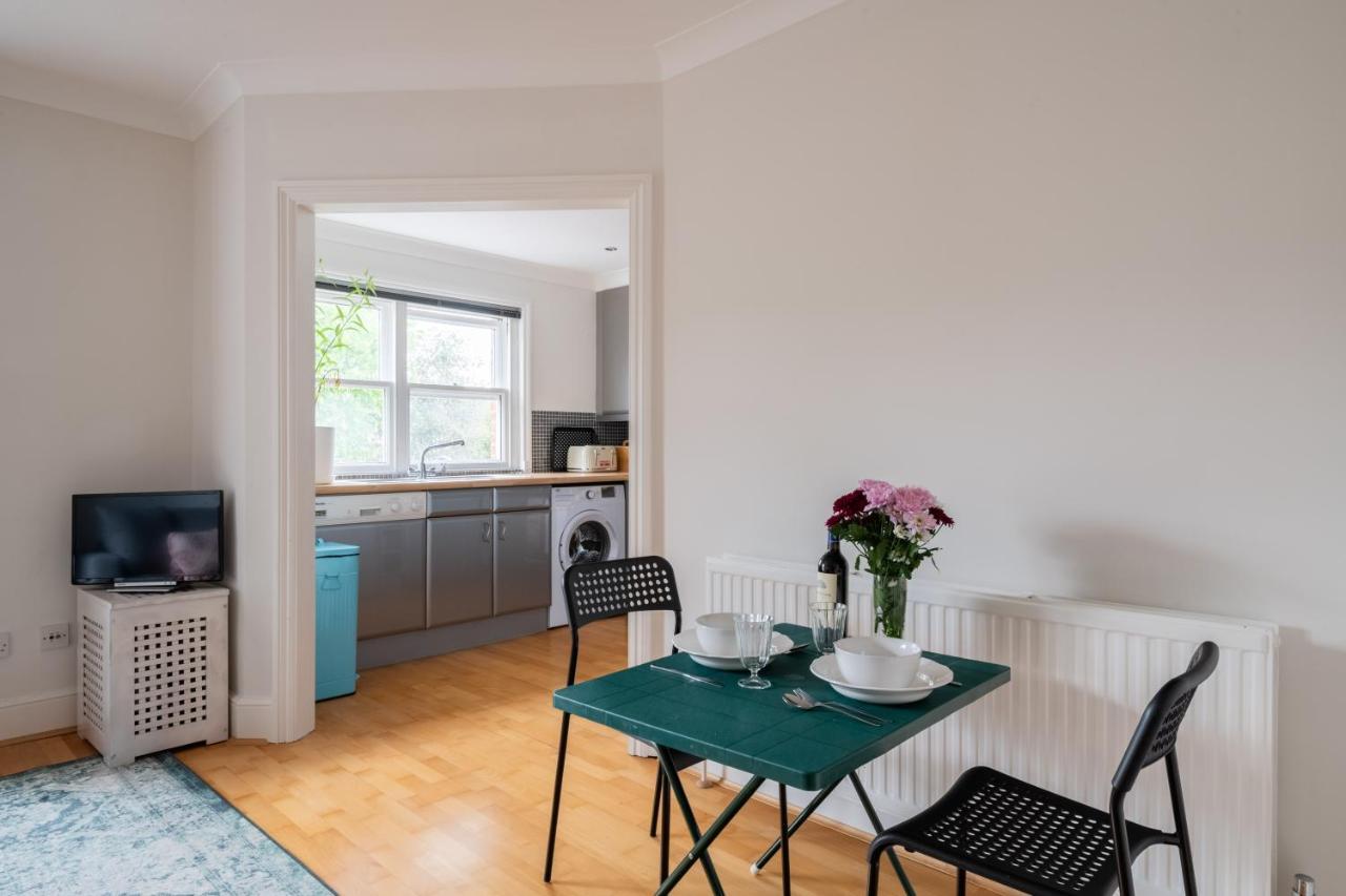 Apartment Pleasant Putney Close To The Tube Station By Underthedoormat London