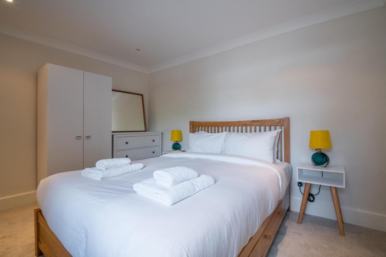 Pleasant Putney Close To The Tube Station By Underthedoormat Apartment London