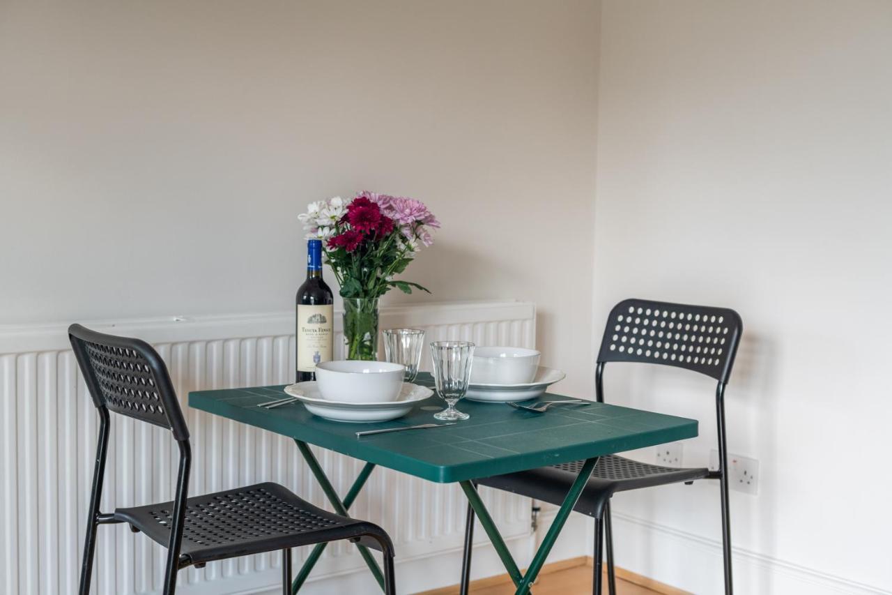 Apartment Pleasant Putney Close To The Tube Station By Underthedoormat