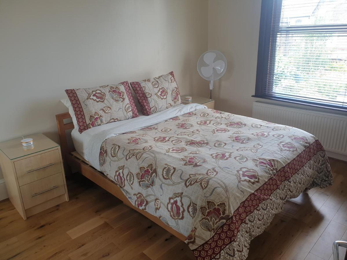 Luxury 1min Walk From Underground, With Free Parking Free Wifi London