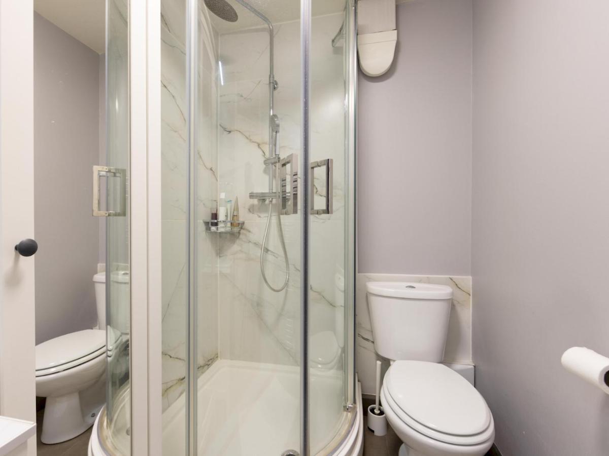 Pass The Keys Stylish 1-bedroom Flat In Trendy West Kensington Apartment