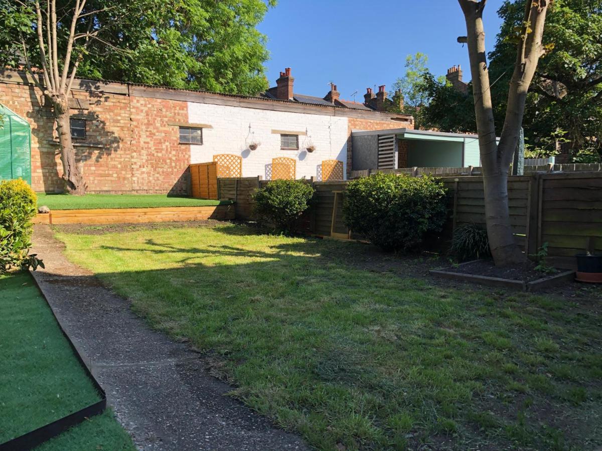 Apartment Spacious West 2 Bedroom *
