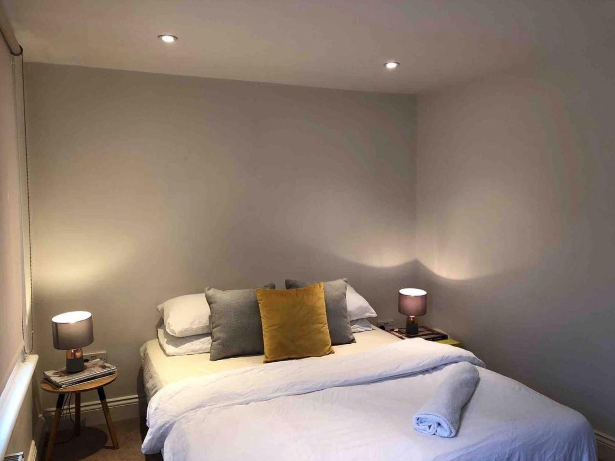 Charming Camden Split Level * London