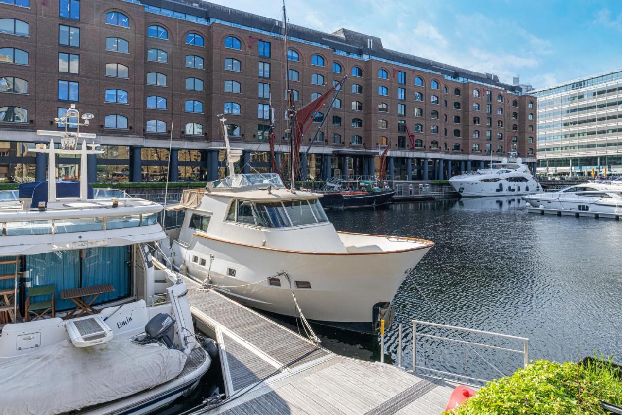 Rustic 2-bed Houseboat On The River Thames, In East Apartment London