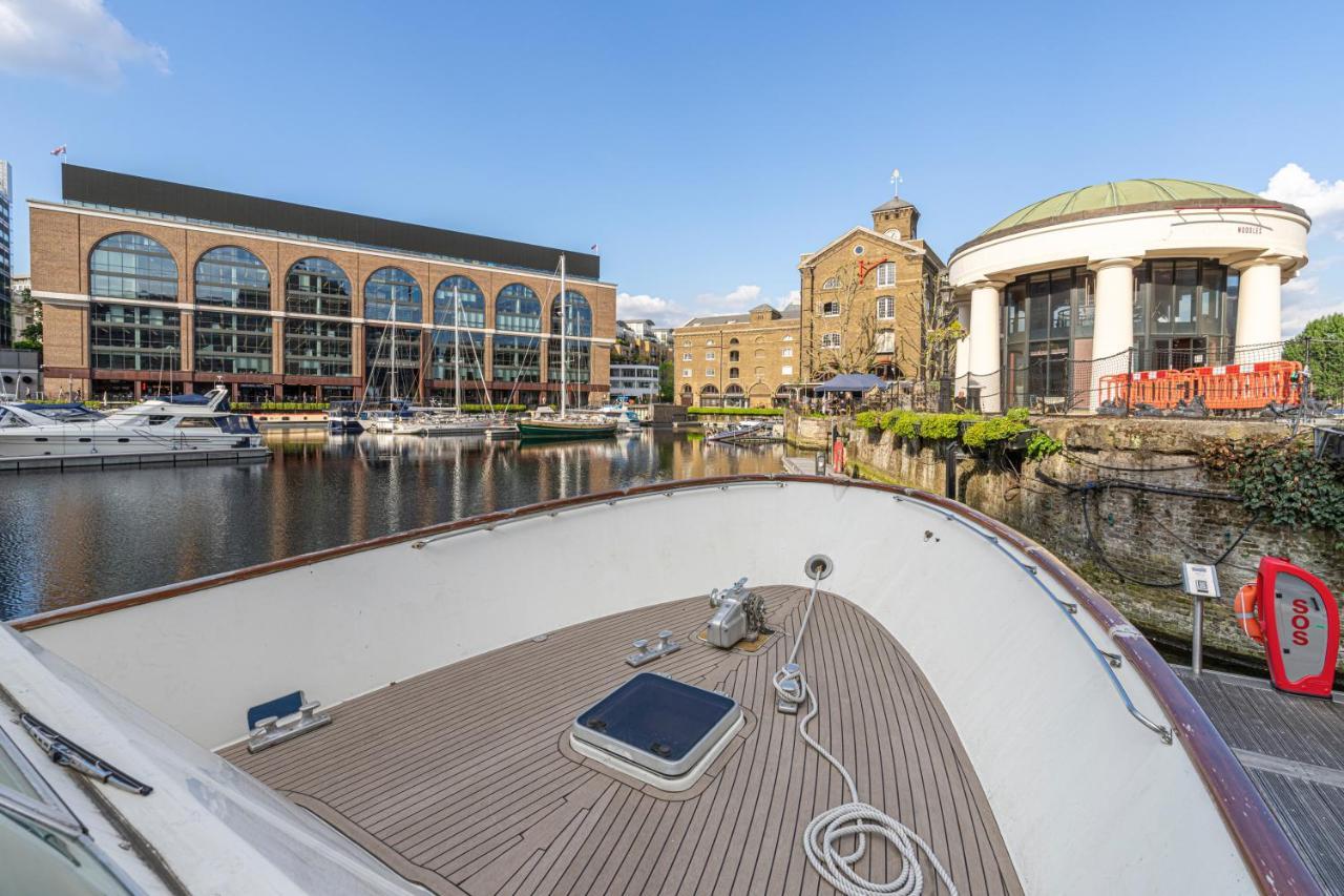 Rustic 2-bed Houseboat On The River Thames, In East *