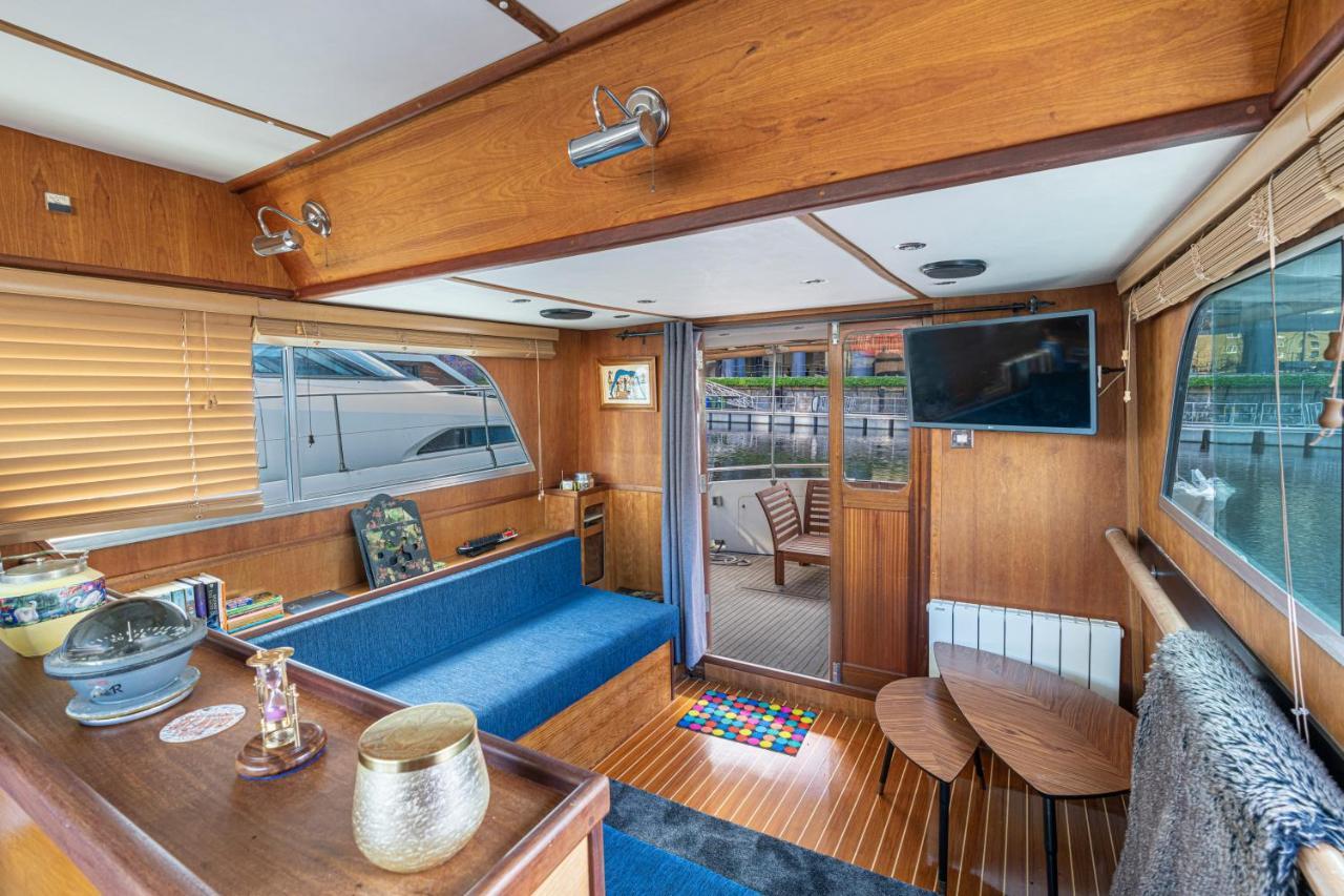 Apartment Rustic 2-bed Houseboat On The River Thames, In East