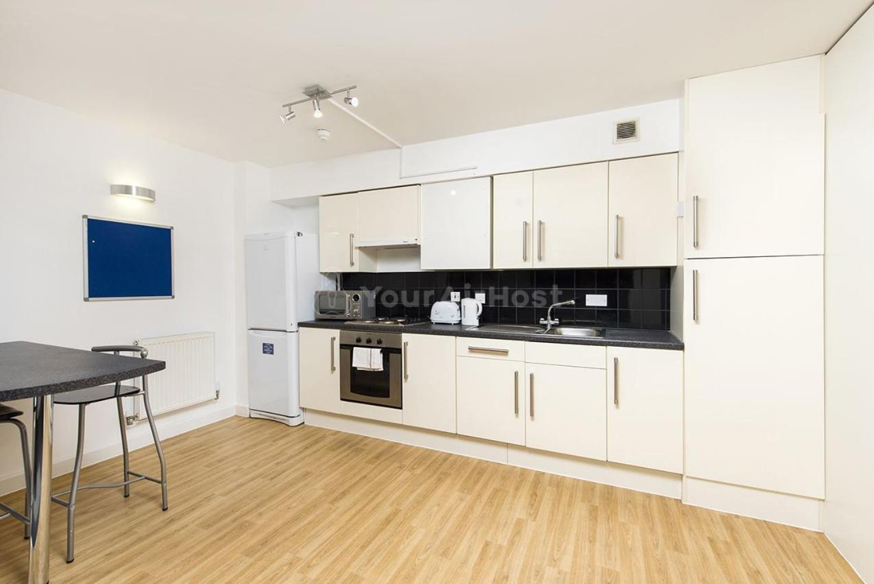 Spacious At Axo Camden In London