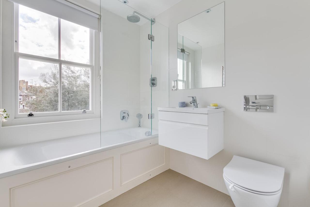 Apartment Superb 3 Bed/bath Luxury + Ibiza Roof Terrace London