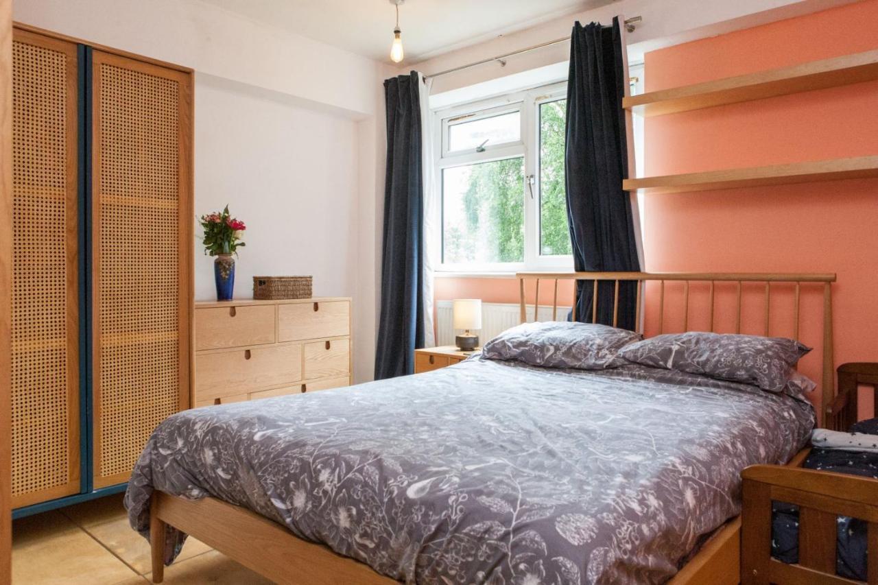 Pass The Keys Spacious Kennington Apartment, 4 Mins From Station Apartment *