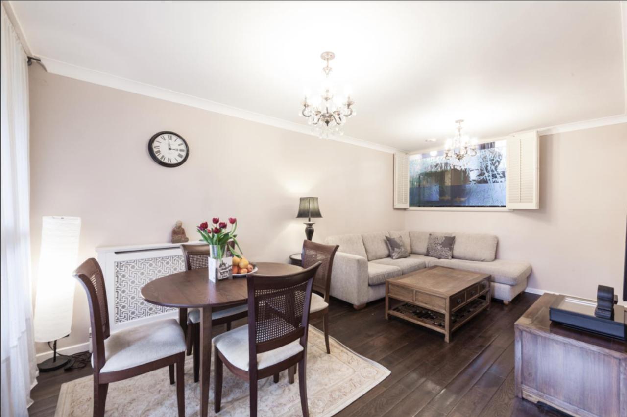 Victoria Two Bedroom Apartment * London