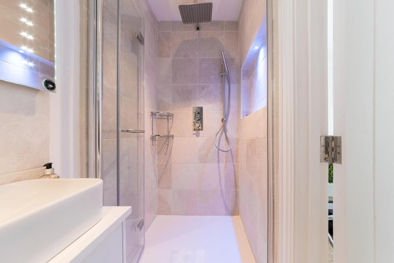Luxury Flat With Sw Balcony In Fulham Broadway Apartment London