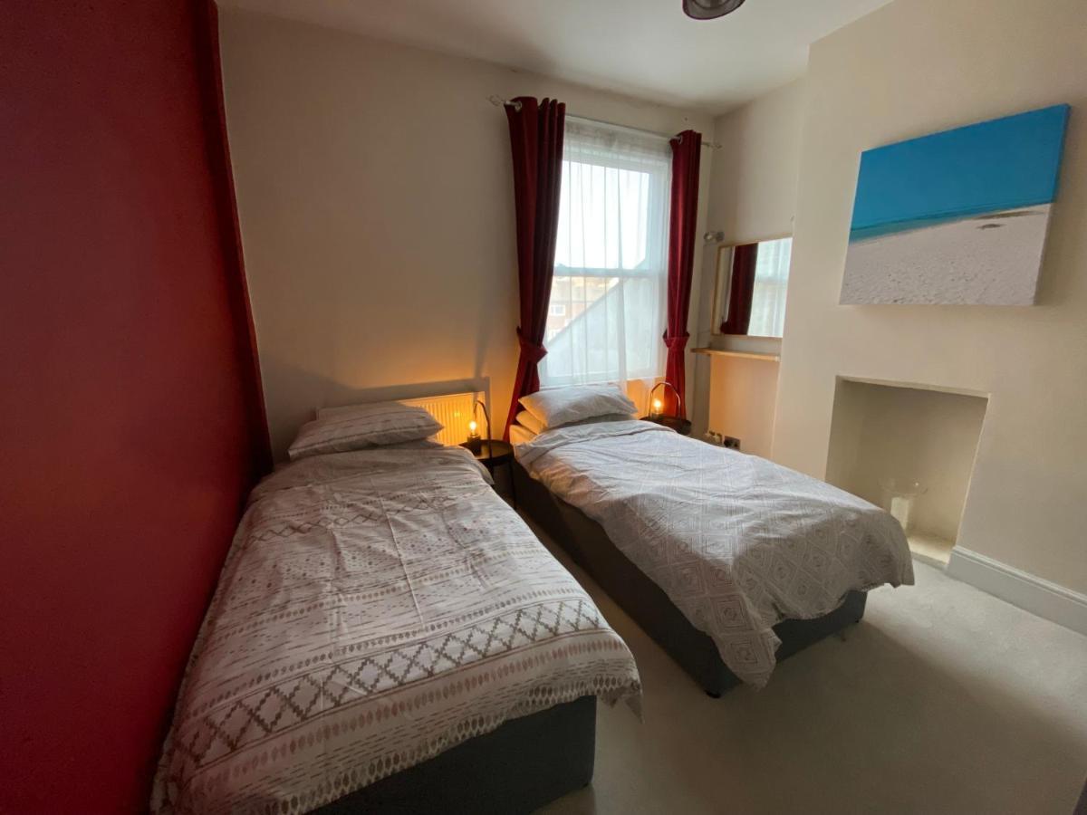Apartment 3 Bed In Colliers Wood London