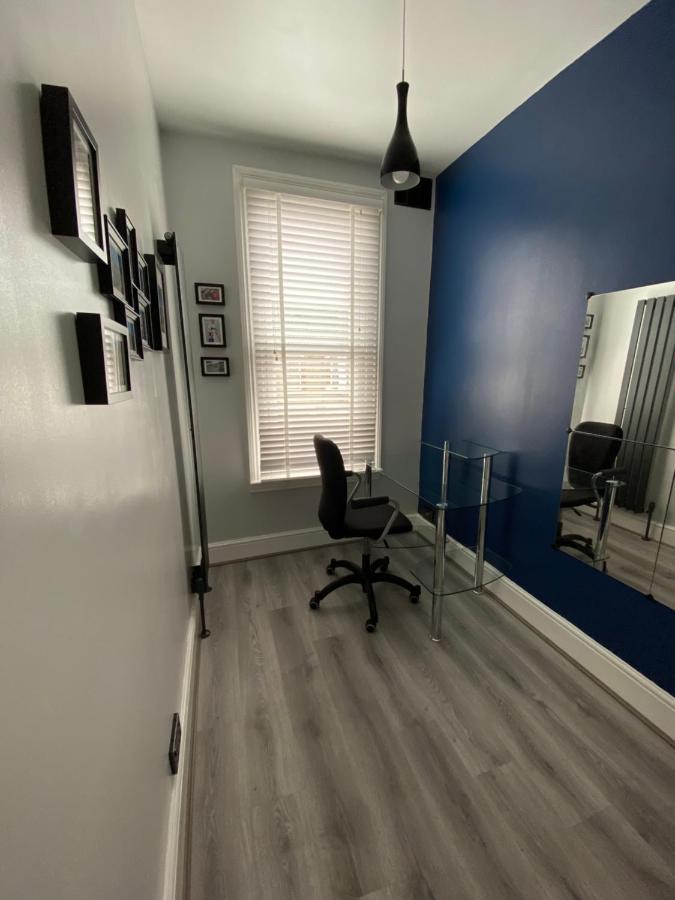 Apartment 3 Bed In Colliers Wood