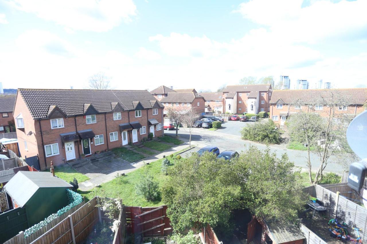 Beautiful 3 Beds House West Thamesmead London Londres