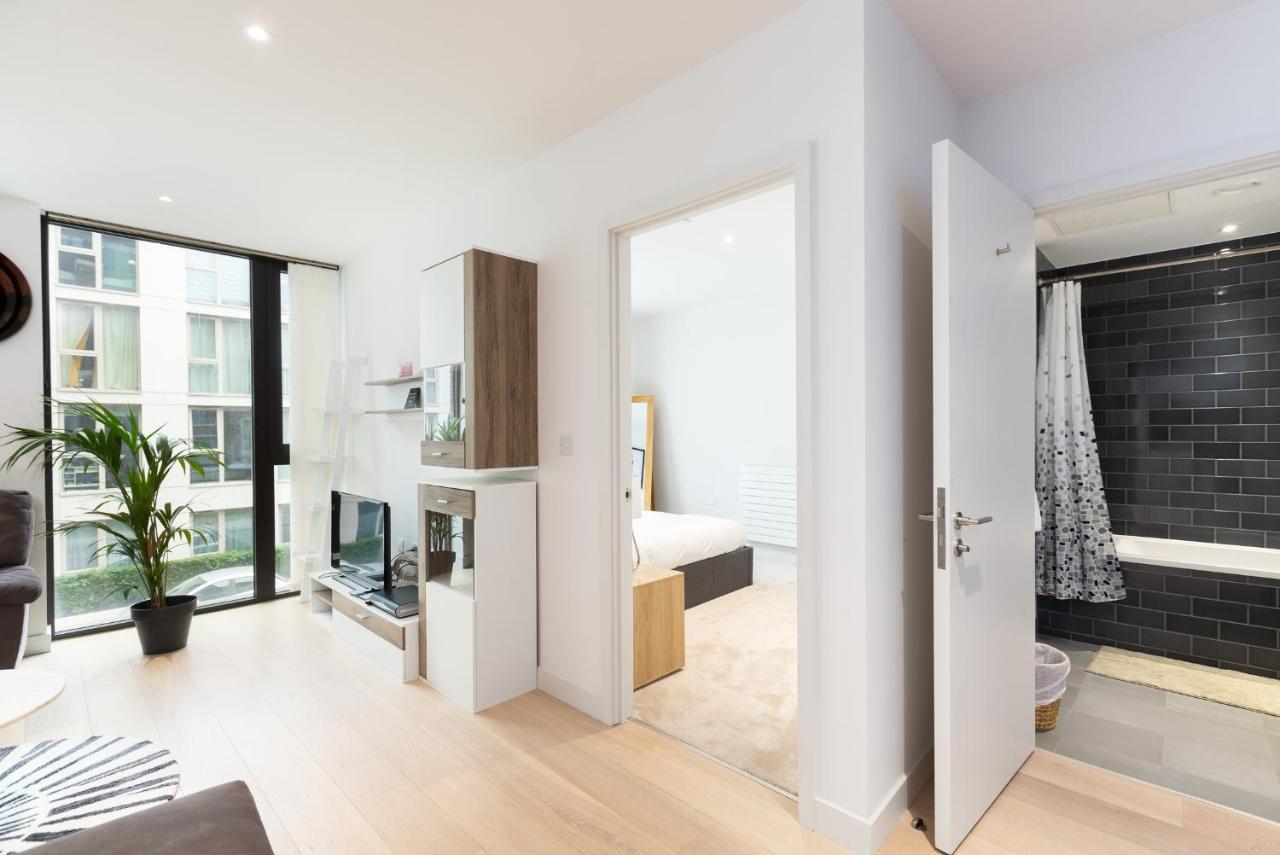 Apartment Austin David Royal Wharf London