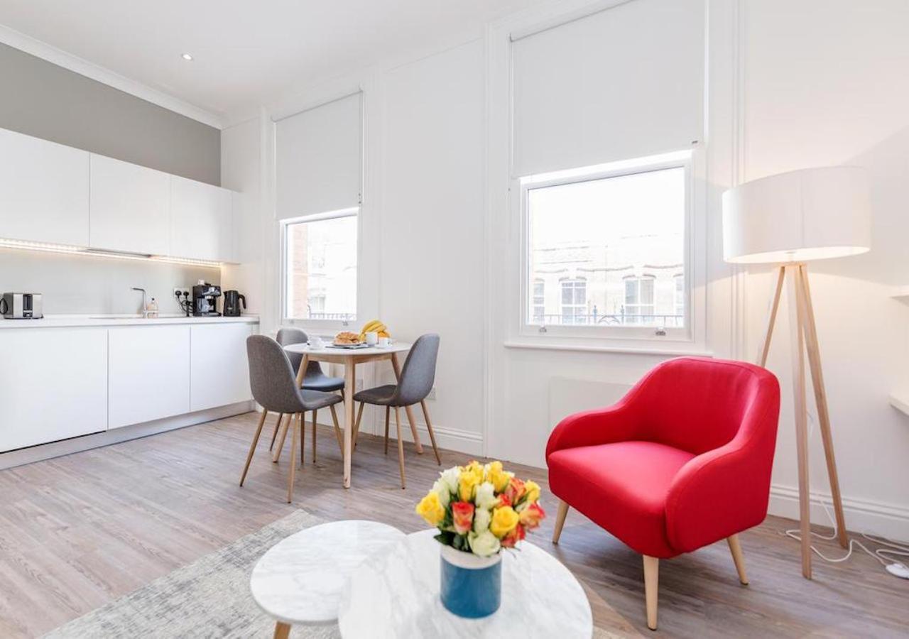 White Piccadilly Luxury Flat *