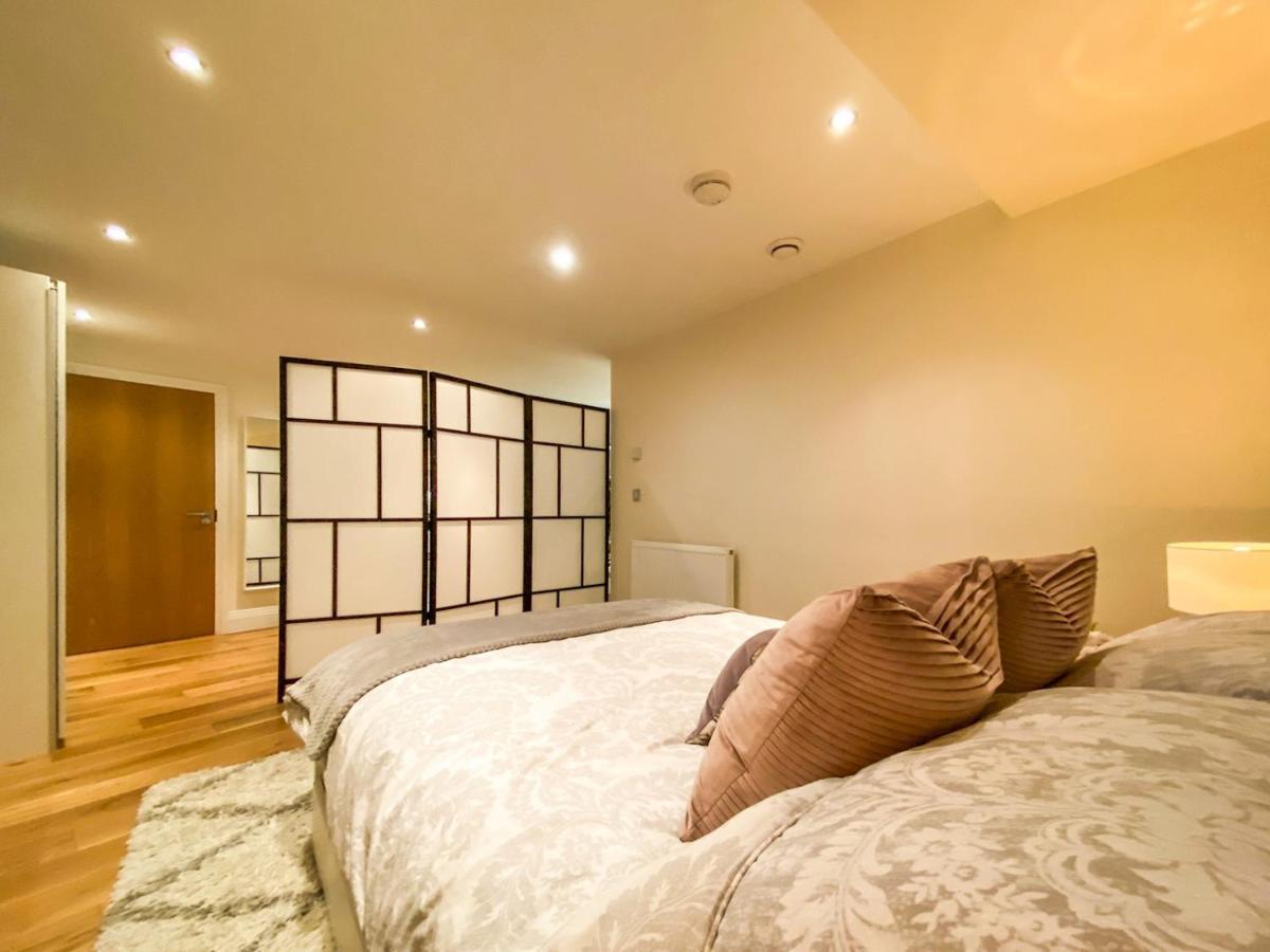 Pass The Keys Large And Modern Studio Flat In South East Apartment