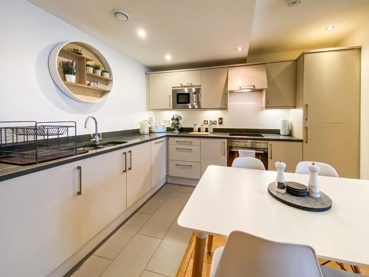 Pass The Keys Large And Modern Studio Flat In South East * Londres