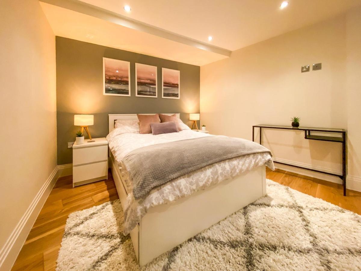 Pass The Keys Large And Modern Studio Flat In South East *