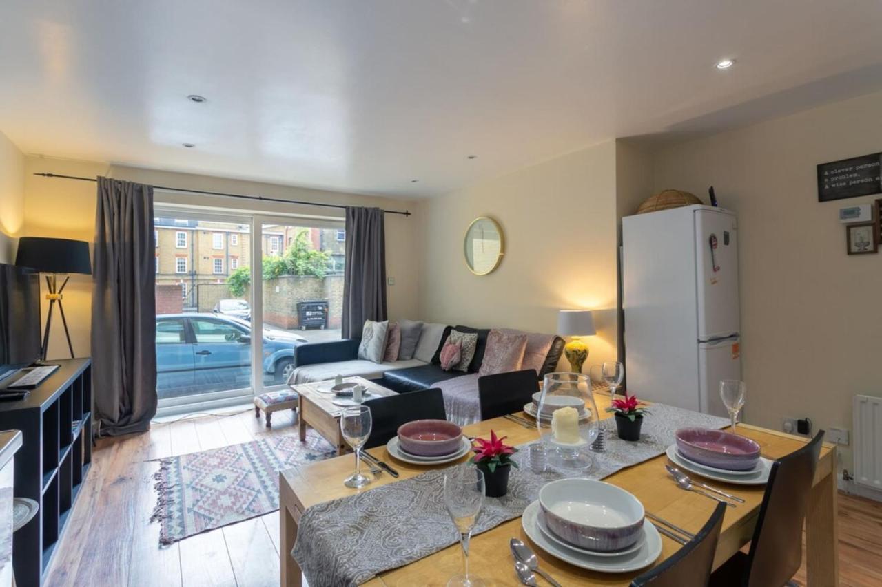 Apartment Stylish And Homely 4 Bedroom In East