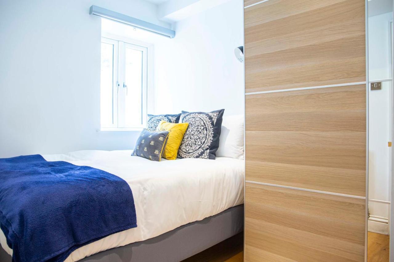 Bright Chelsea Garden Nest * London