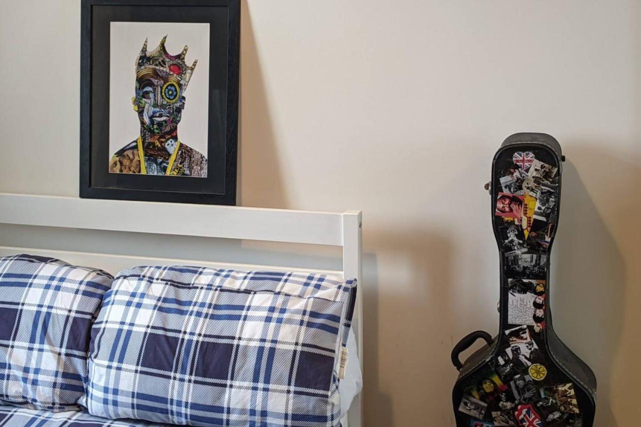 Beautifully Decorated Contemporary 2 Bedroom Flat Apartment London