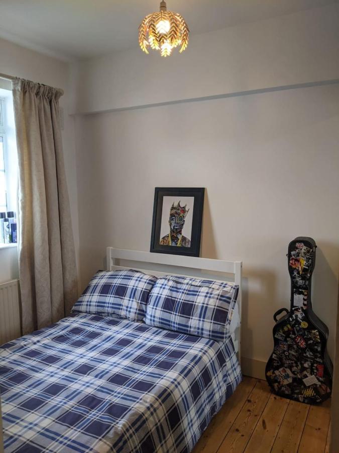 Apartment Beautifully Decorated Contemporary 2 Bedroom Flat