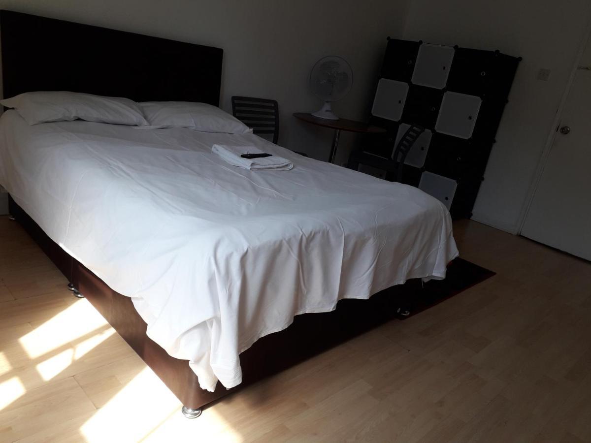 20 East Tenter Street * London