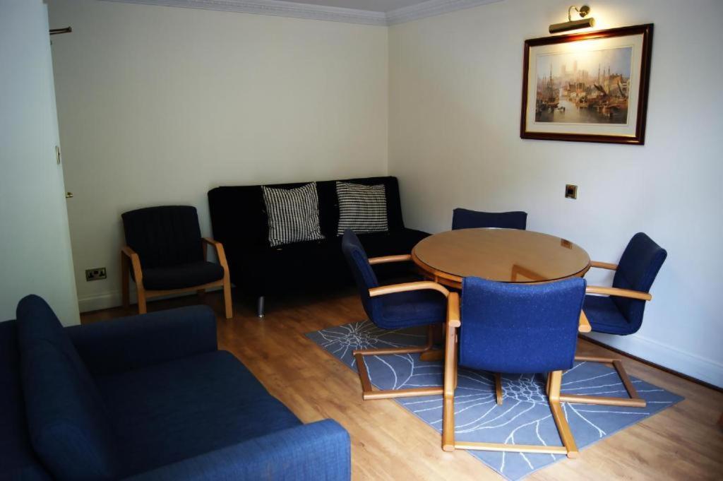 Abbey Court - Hyde Park